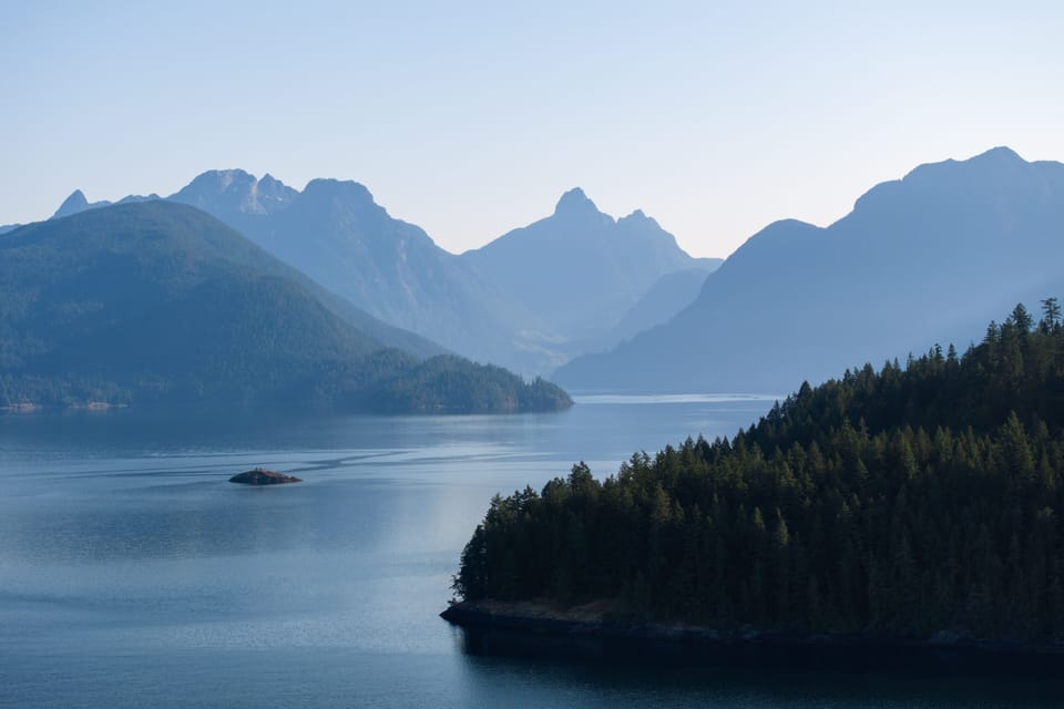 Backeddy Resort and Marina Hotel in Isola di Vancouver, Columbia Britannica, Canada