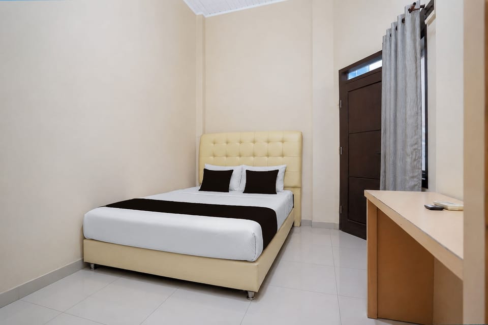 Standard Double Room | Desk, WiFi (free), bed sheets
