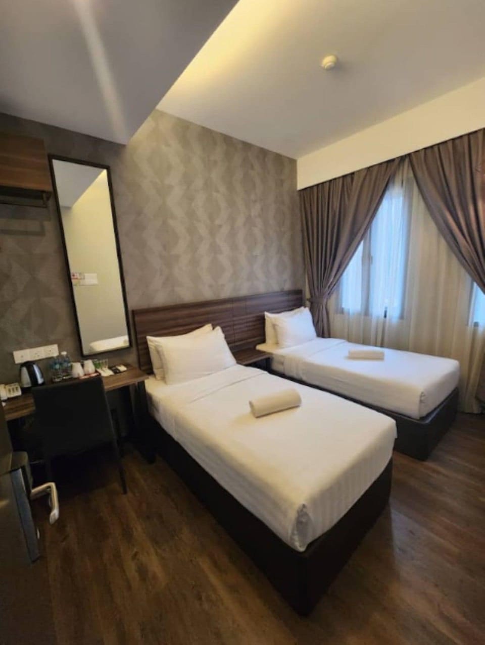 Twin Room with Window | Desk, iron/ironing board (on request), WiFi (free)