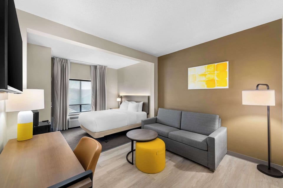 Suite, 1 King Bed, Non Smoking (Sofa Bed, Walk in shower) | Desk, blackout drapes, iron/ironing board, WiFi (free)