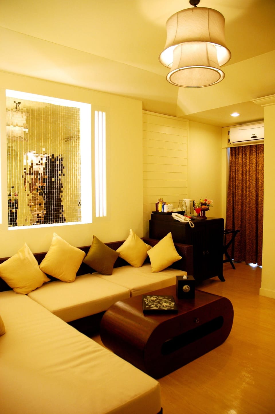 One Bedroom Suite | Street view