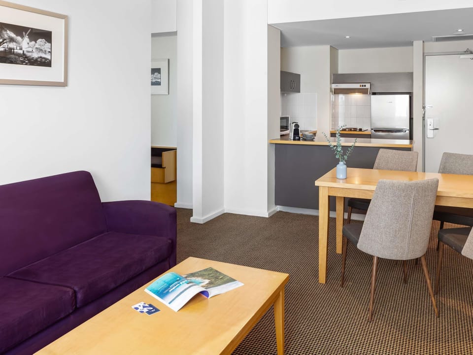 Executive Suite | Premium bedding, pillowtop beds, in-room safe, desk