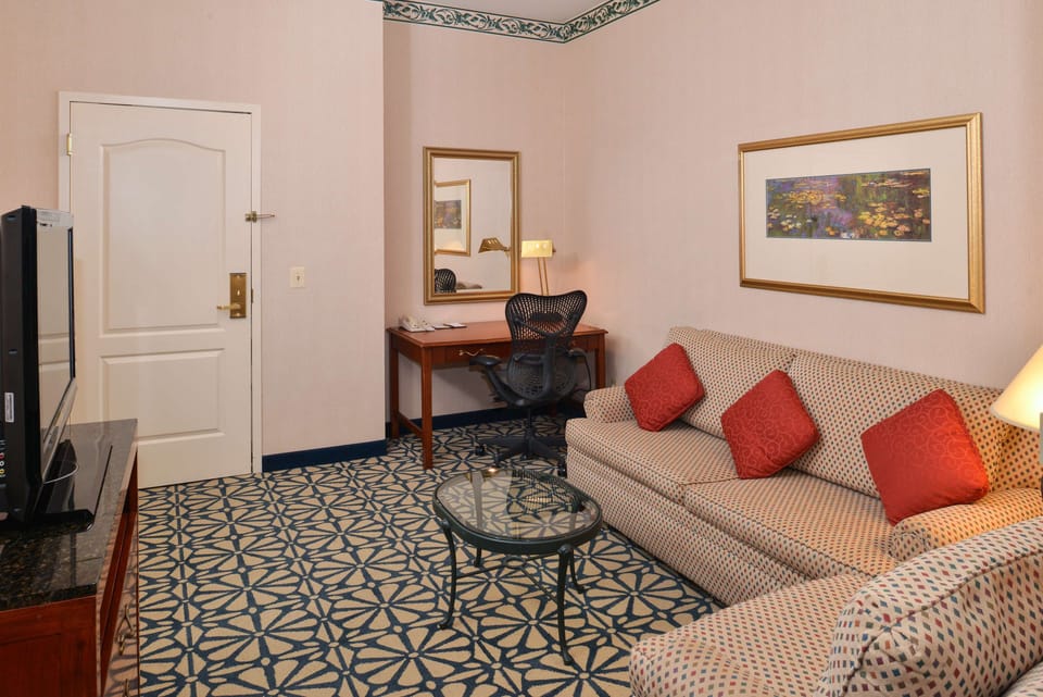 Room | Living area | 36-inch TV with cable channels