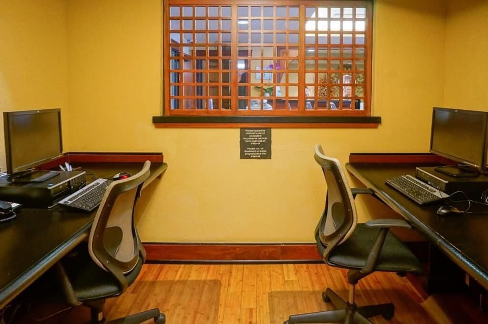 2 Suites w/ 1BR and Kitchen in SF Ideal for Leisure/Business Group