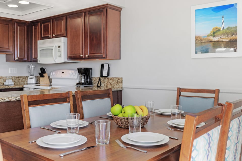 Two-Bedroom-Dining-Worldmark-Havasu-Dunes