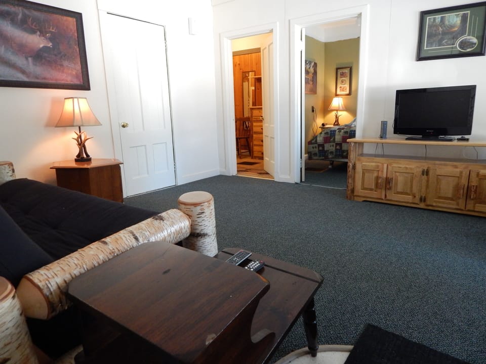 Moose Creek Lodge Large Space for Friends and Family. Eustis, ME VacationRenter