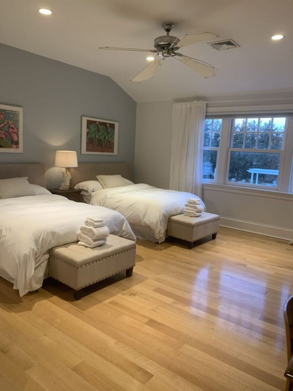 Second bedroom: 2 full sized beds