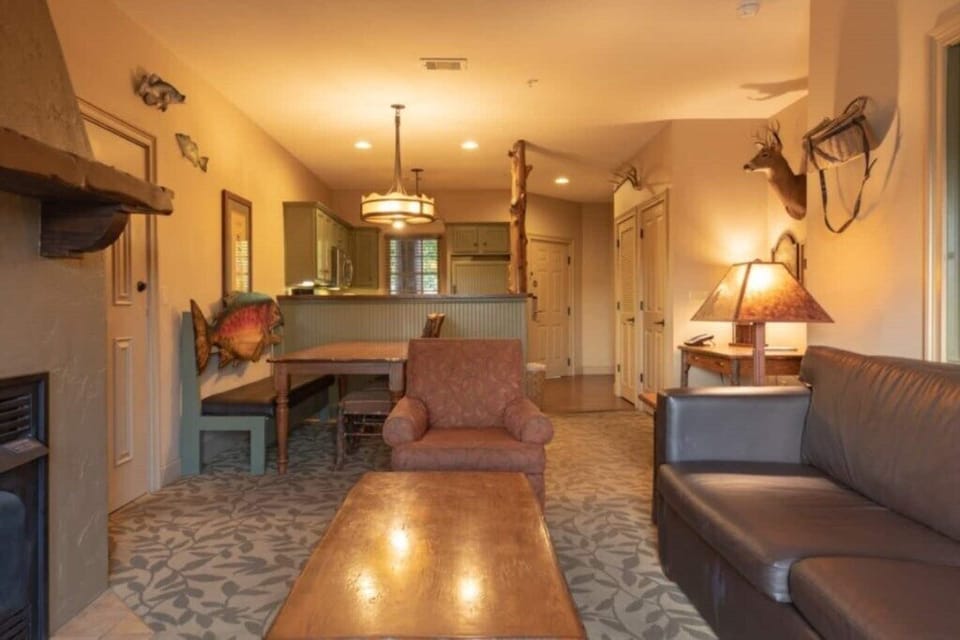 Wilderness Club™ at Big Cedar® 2 Bedroom Combined Lodge Ridgedale