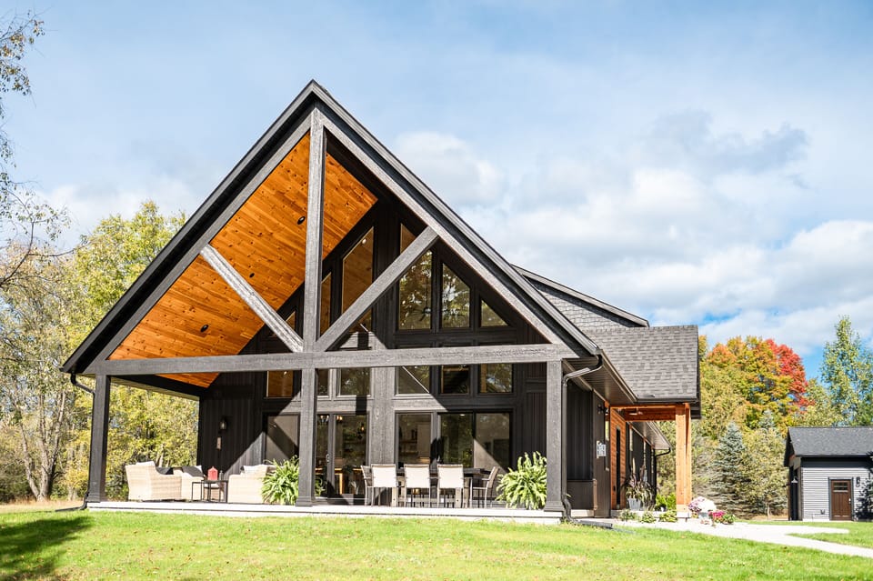 Crystal Mountain Retreat: Private Betsie Riverfront Recreational